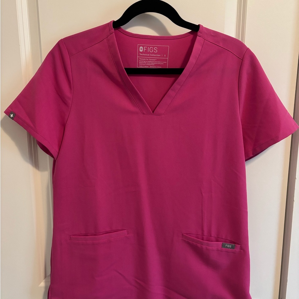 Figs Women's Short Sleeve Magenta Top